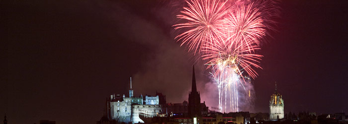 Post image for Bank of Scotland Fireworks Display Edinburgh 2011