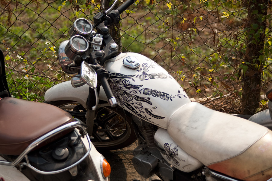 Motorcycle paintjob Sandiman Aboriginal Village 漂亮的手繪油箱呀